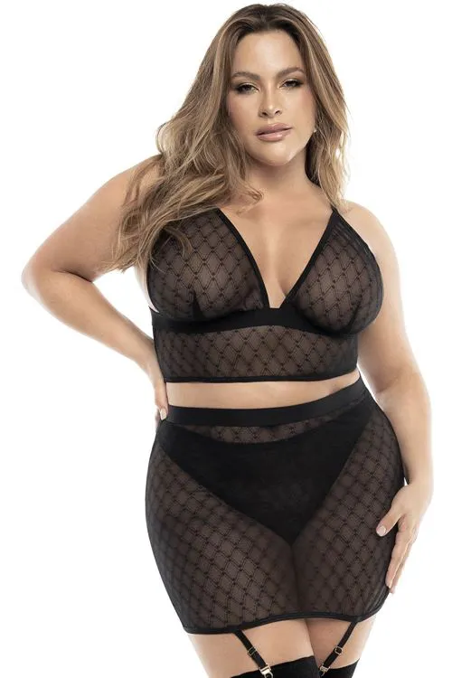 Soutien-gorge, string et jupe résille noire 